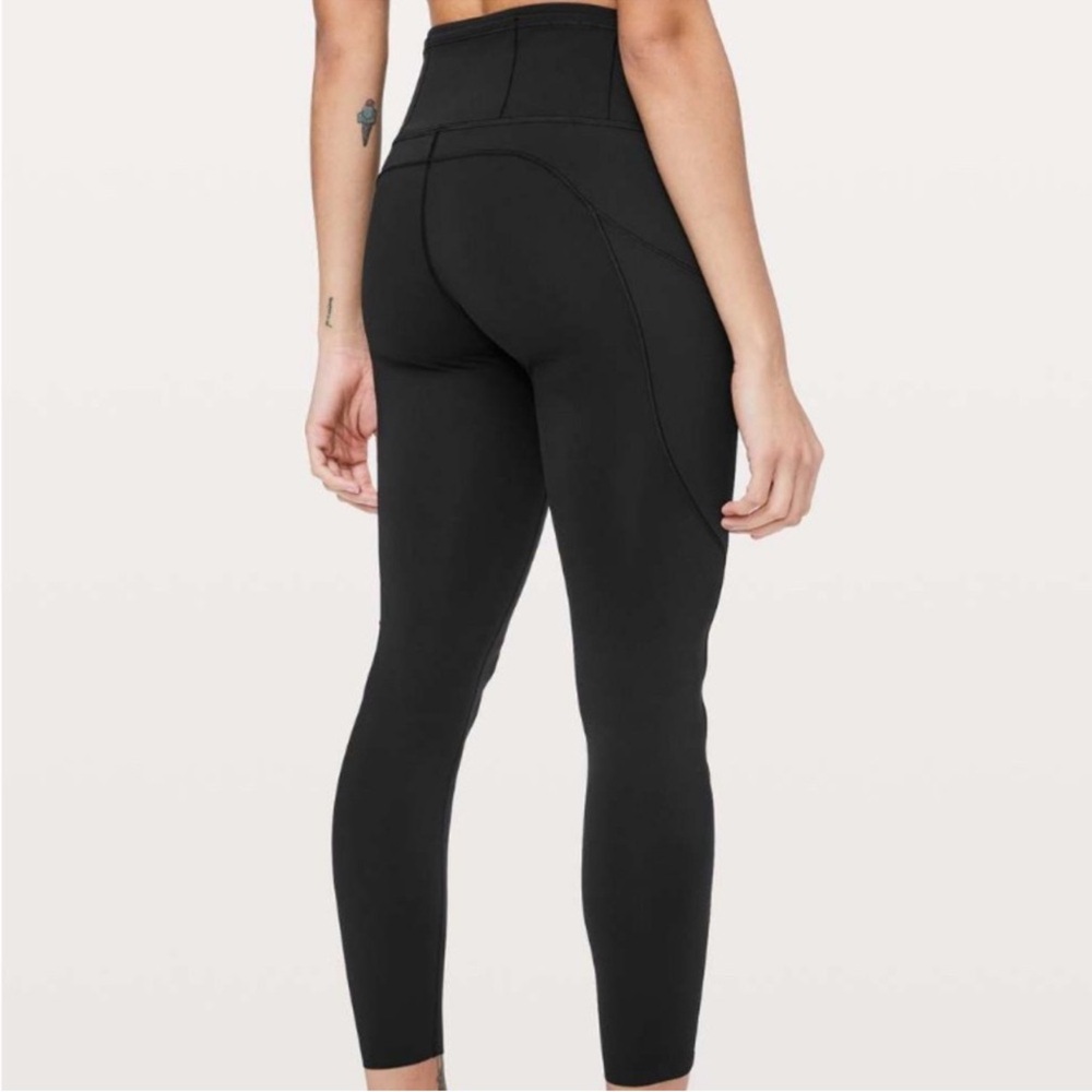 Lululemon x aloha Fast & Free 7/8 Tight II *Non-Reflective Nulux 25"
Black